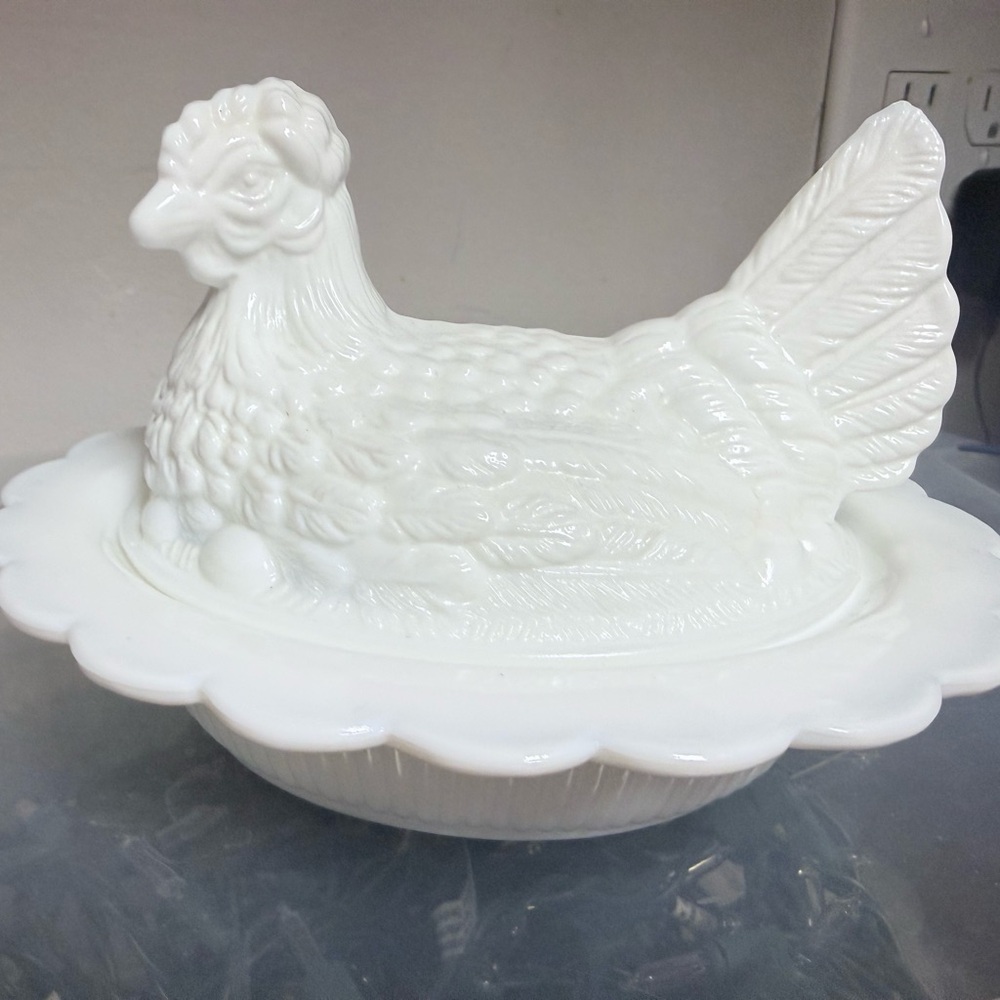 Mosser 6” Milk Hen on Nest